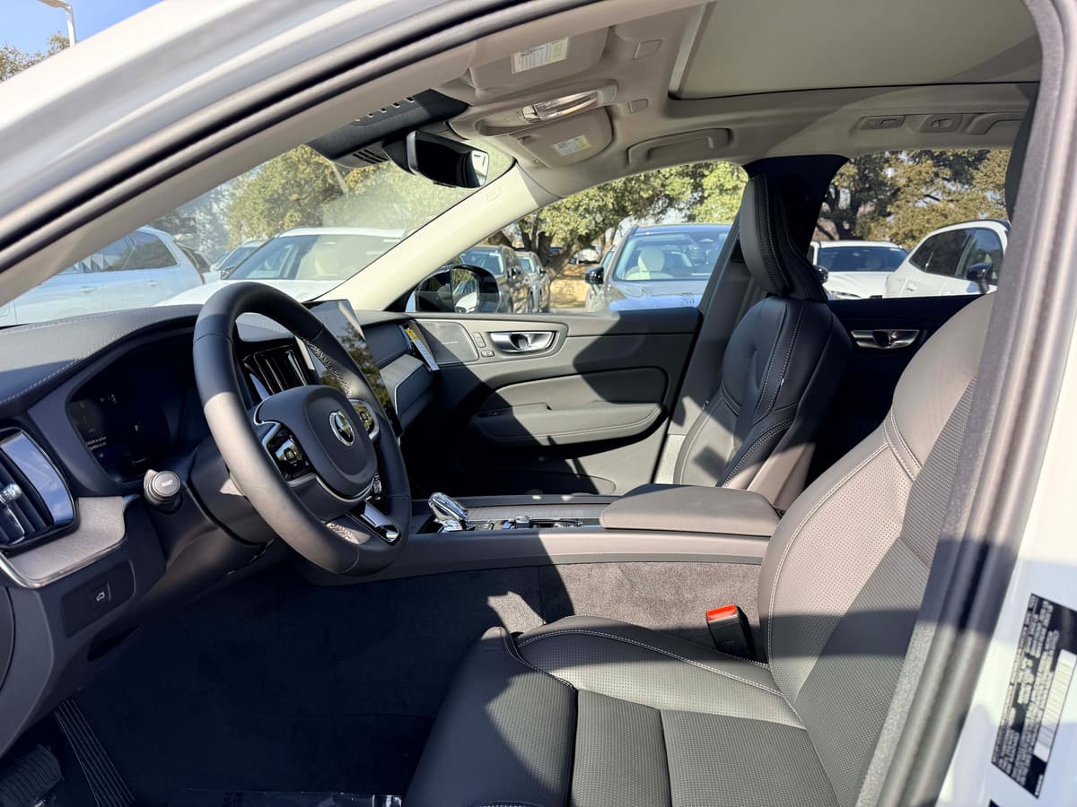 2026 Volvo XC60 - Image 12
