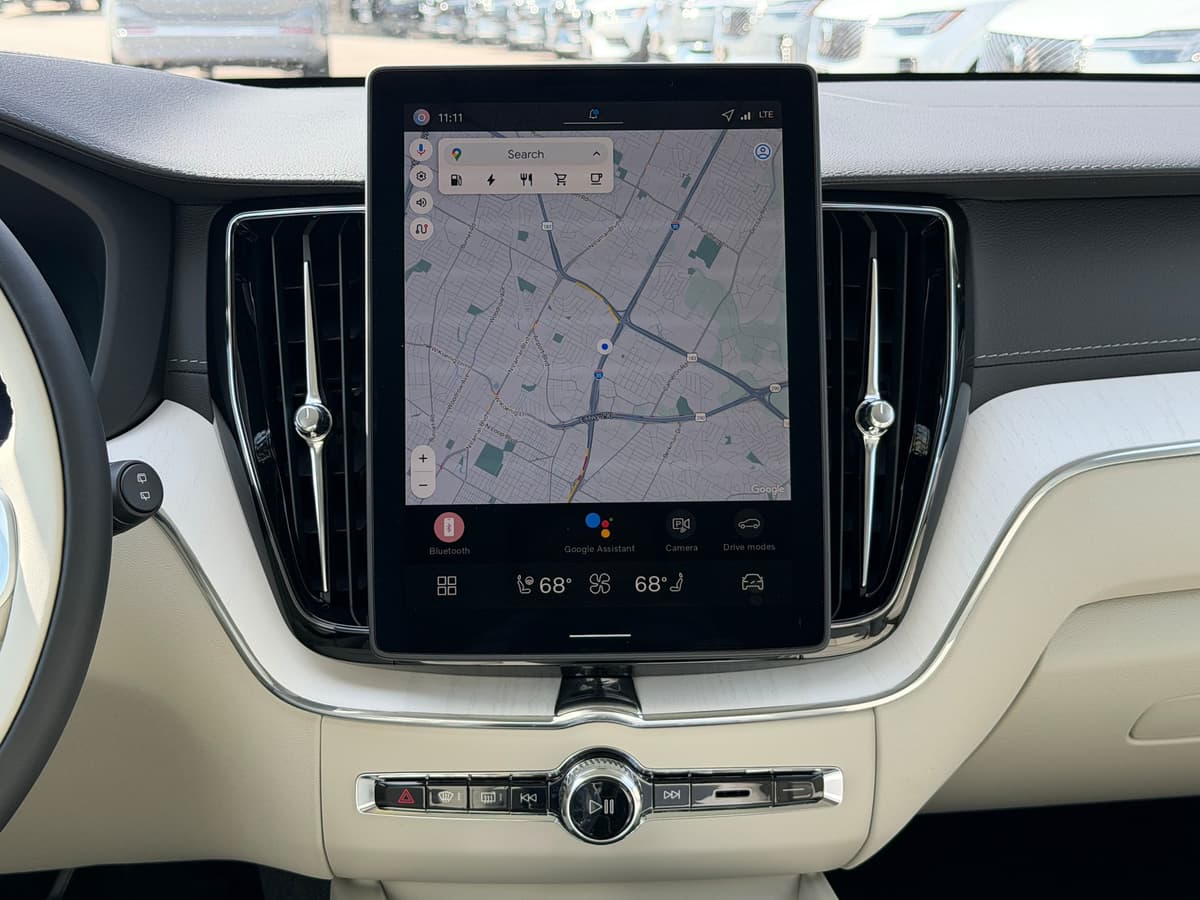 2026 Volvo XC60 plug-in hybrid - Image 12