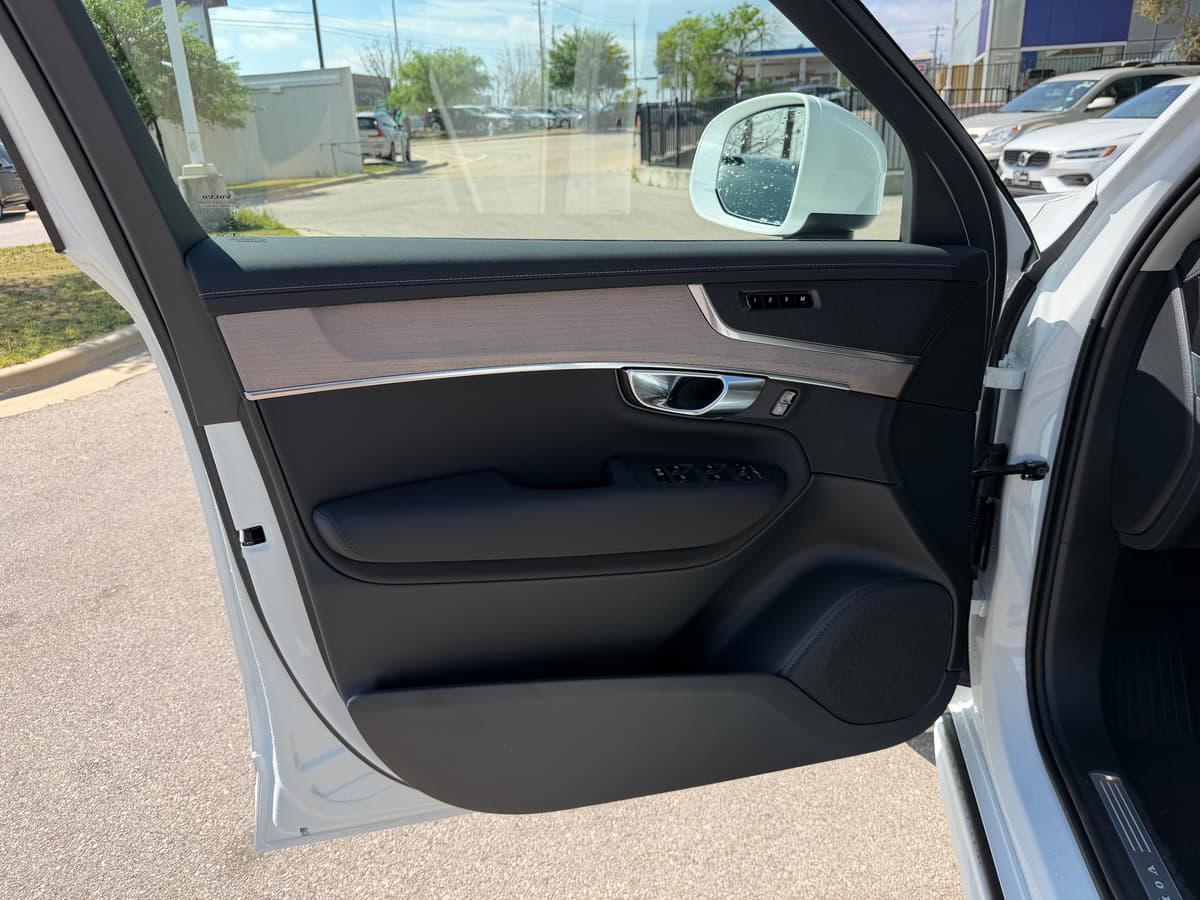 2026 Volvo XC90 - Image 16