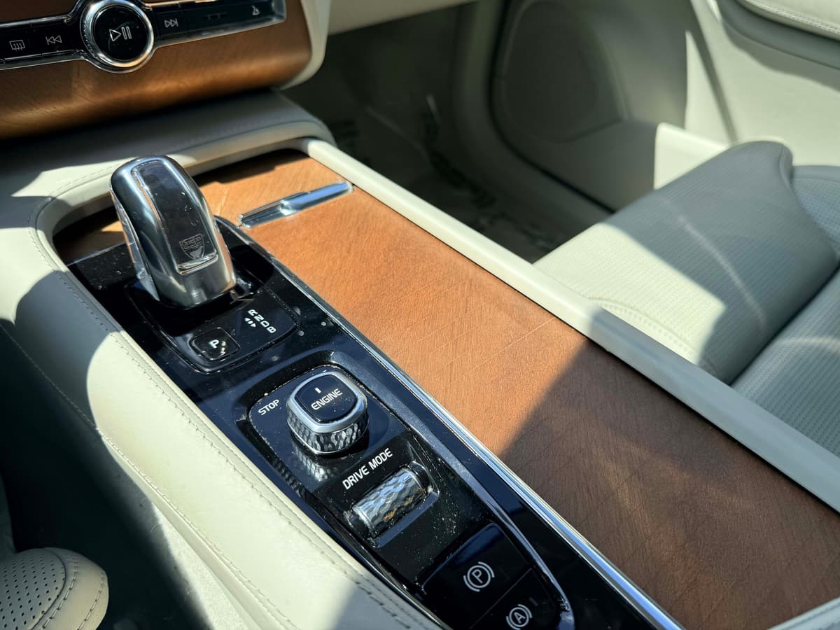 2016 Volvo XC90 Hybrid - Image 22