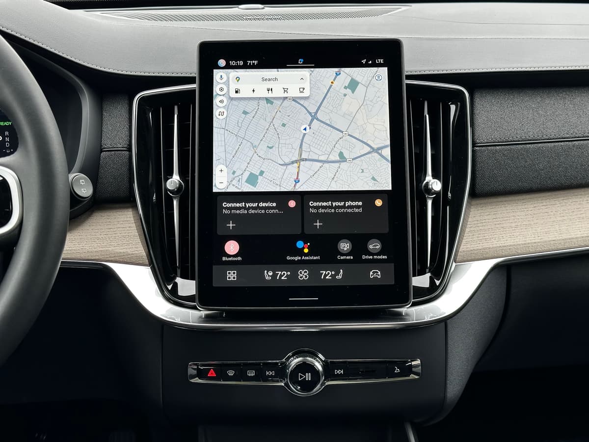 2025 Volvo XC90 plug-in hybrid - Image 12