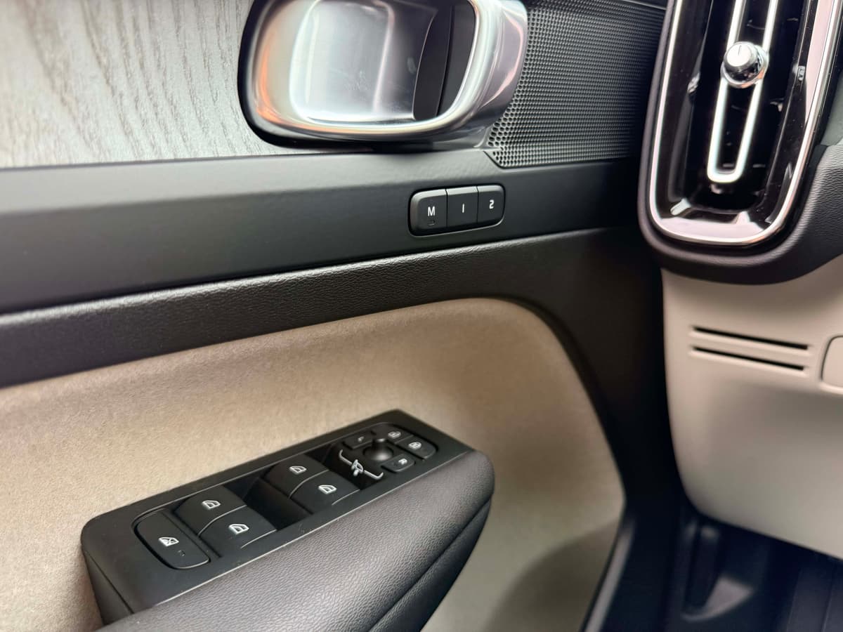 2026 Volvo XC40 - Image 18