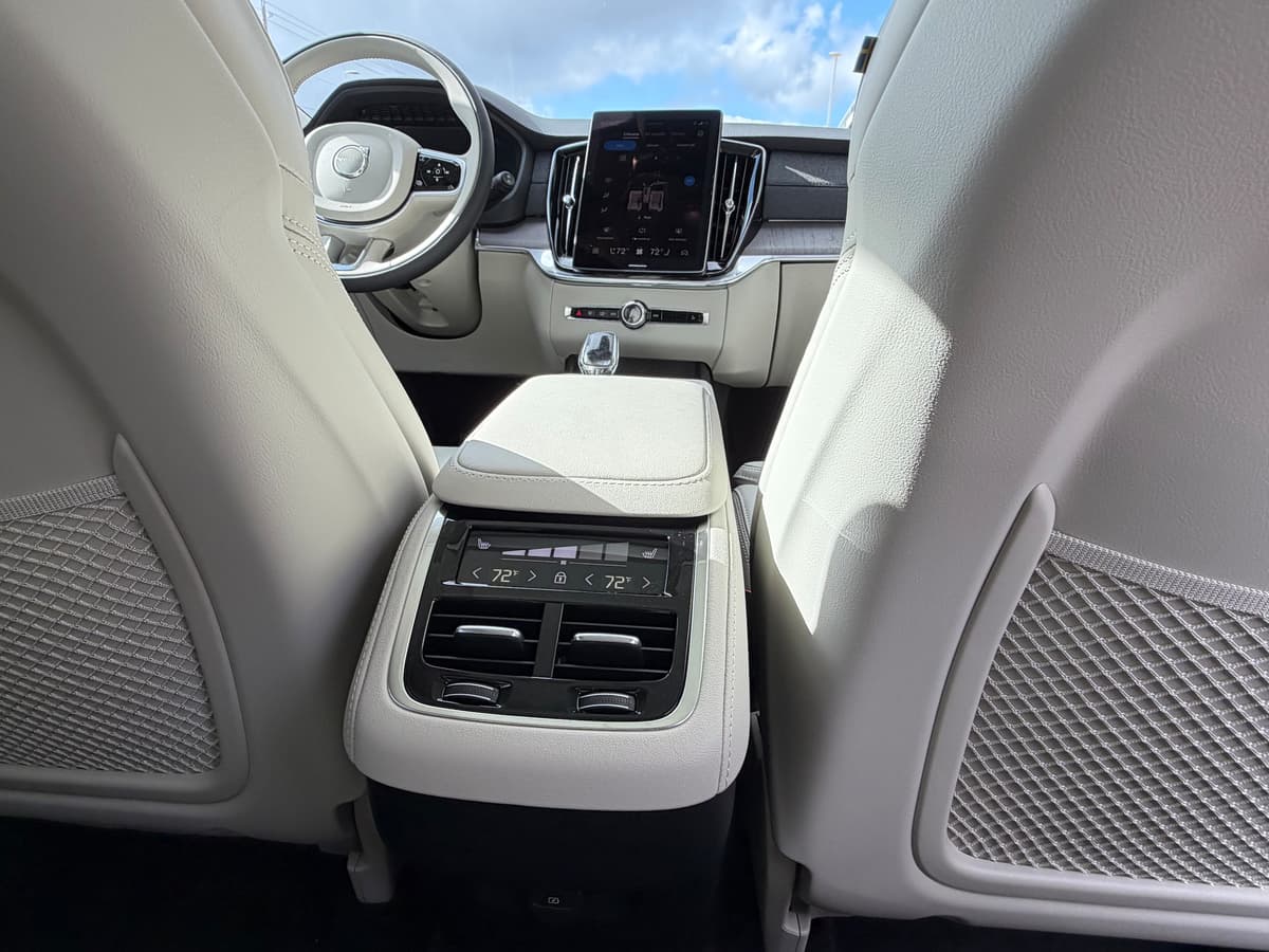 2026 Volvo XC90 - Image 12