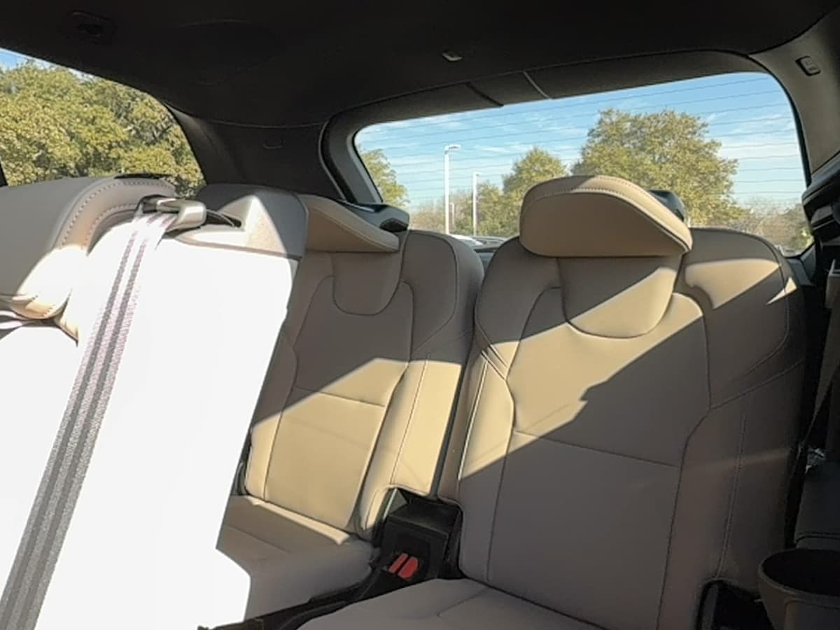 2026 Volvo XC90 - Image 16