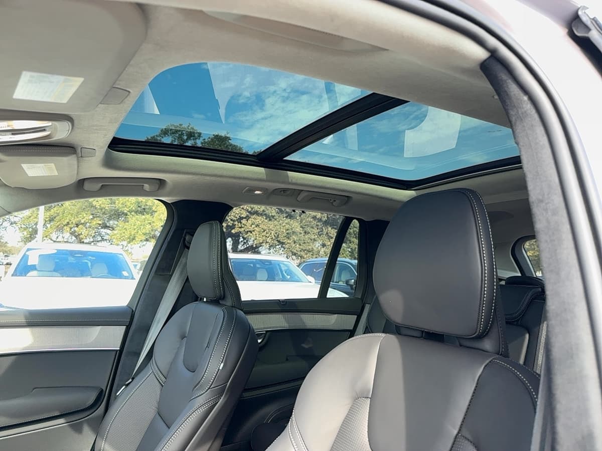 2026 Volvo XC90 plug-in hybrid - Image 13