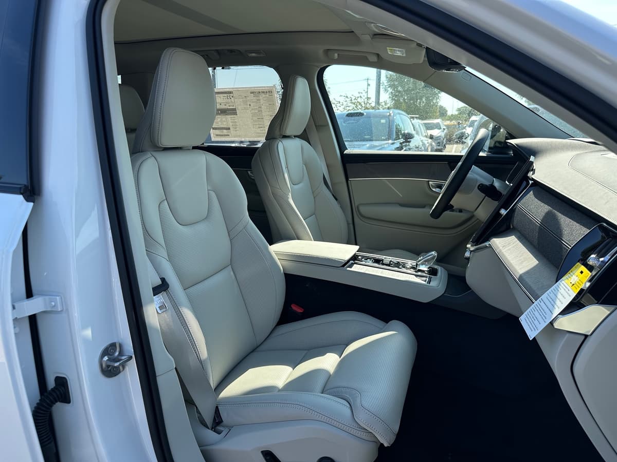 2026 Volvo XC90 - Image 8