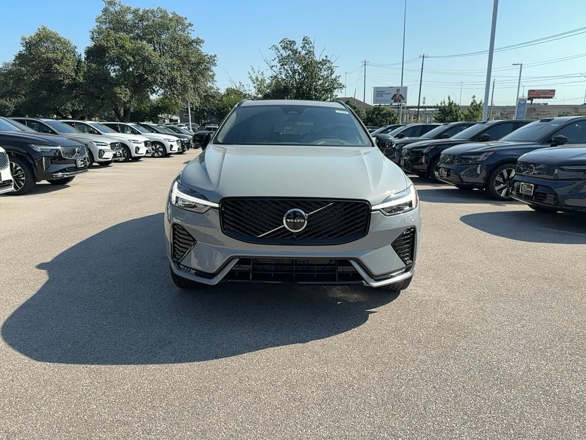 2026 Volvo XC60 - Image 9