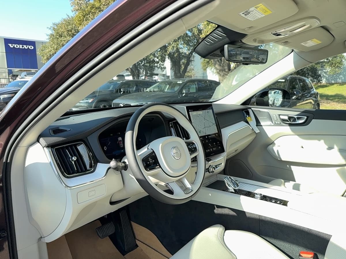 2026 Volvo XC60 - Image 8