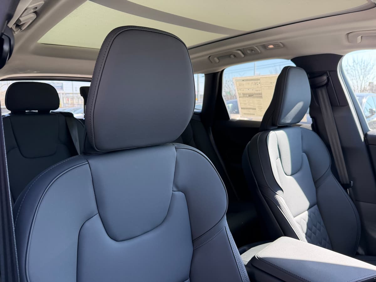2026 Volvo XC60 - Image 9