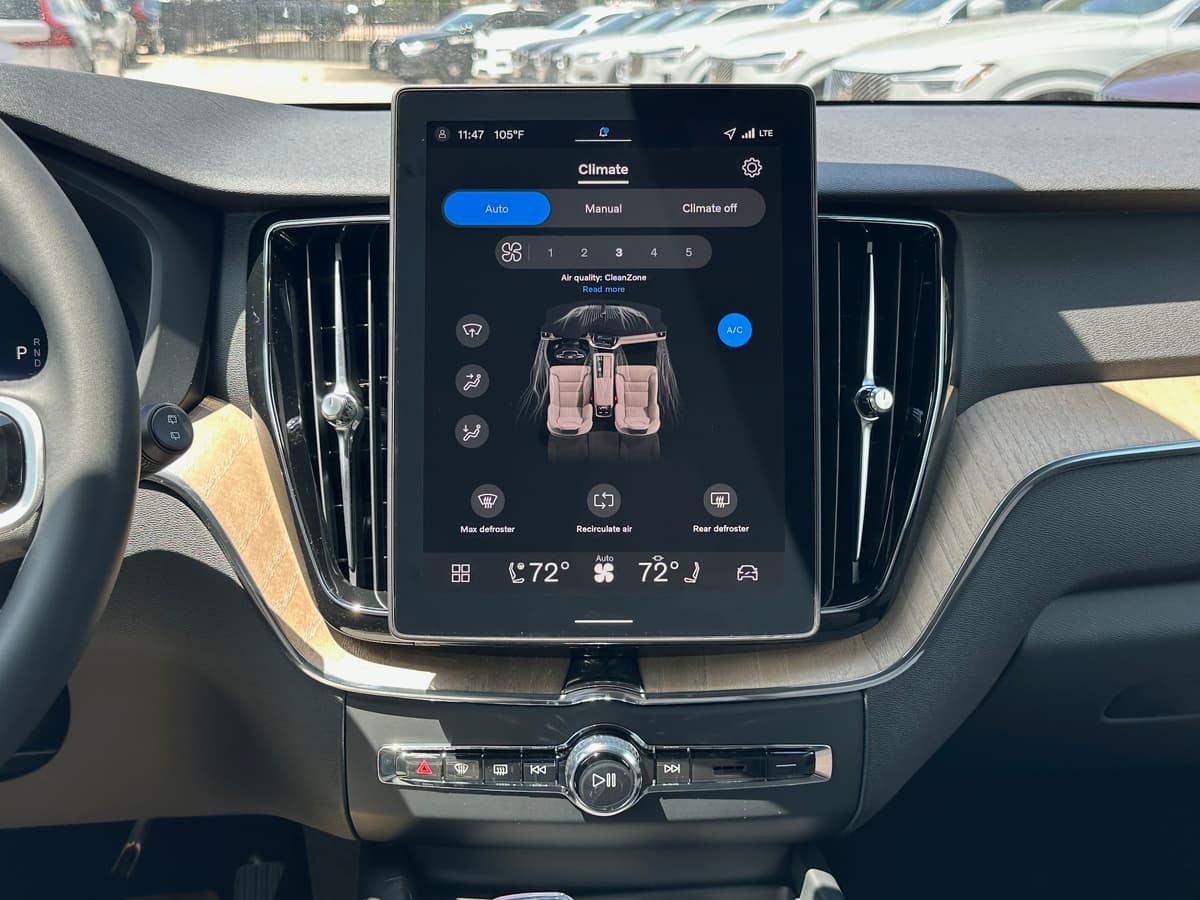 2026 Volvo XC60 - Image 12