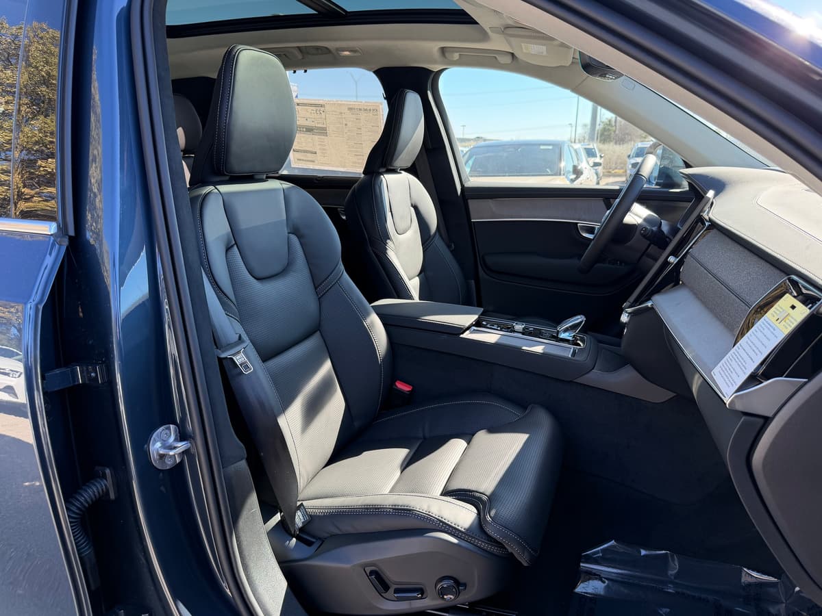 2026 Volvo XC90 - Image 8