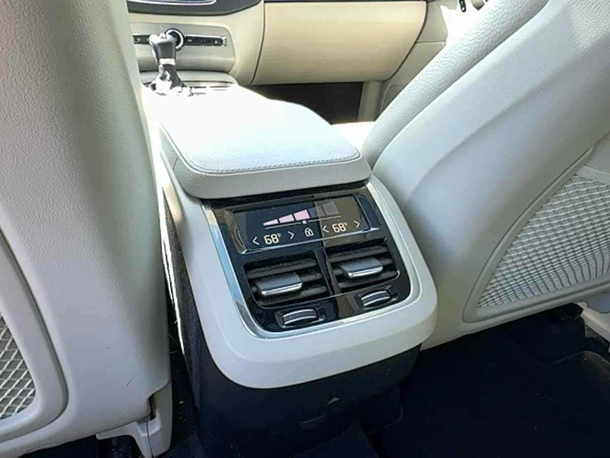 2021 Volvo XC90 - Image 14