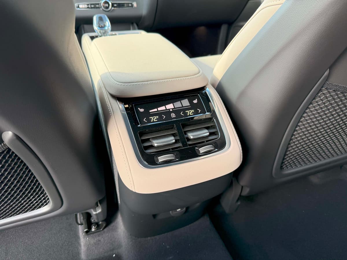 2026 Volvo XC90 - Image 18