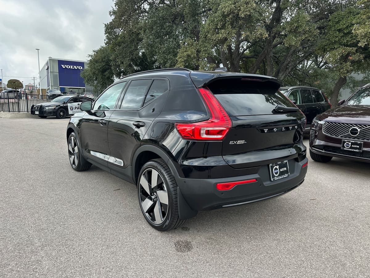 2026 Volvo EX40 - Image 4