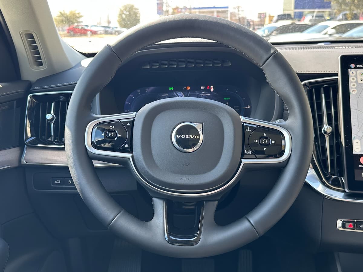 2025 Volvo XC90 plug-in hybrid - Image 13