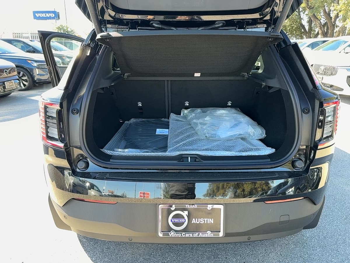 2026 Volvo EX30 - Image 22