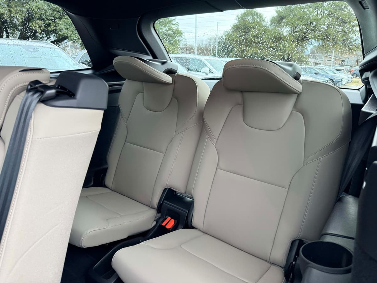 2026 Volvo XC90 plug-in hybrid - Image 16