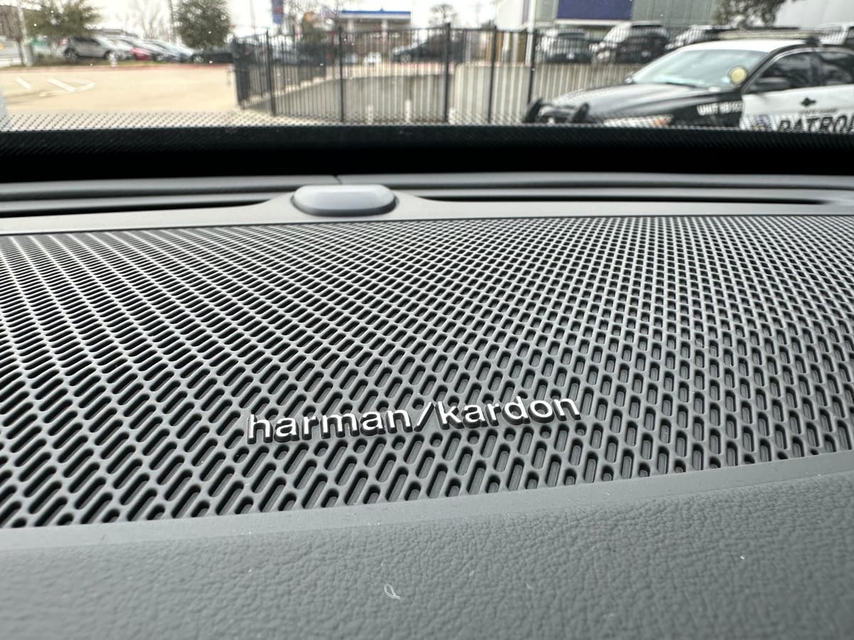 2025 Volvo XC90 plug-in hybrid - Image 15