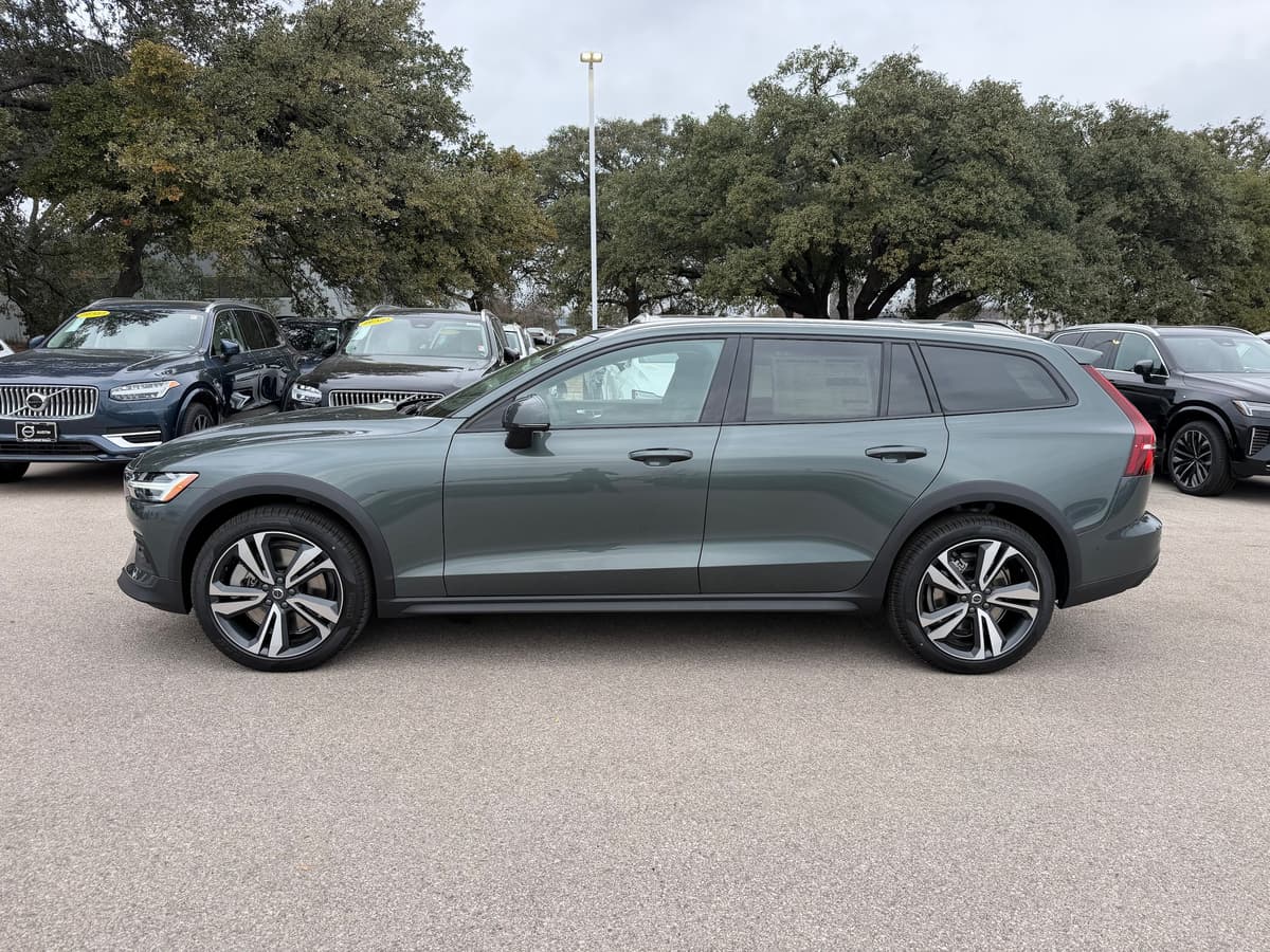 2026 Volvo V60 Cross Country - Image 3