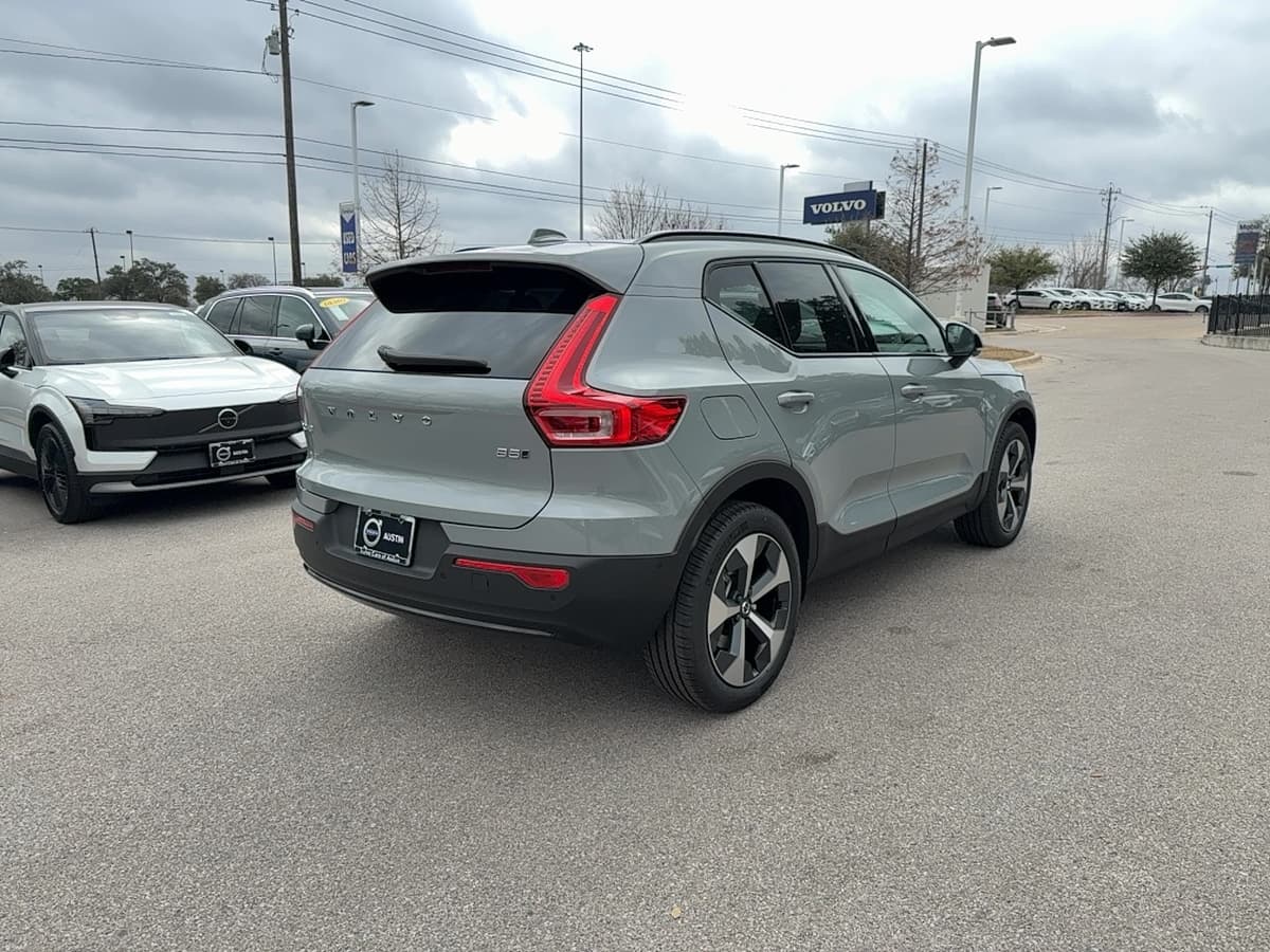 2026 Volvo XC40 - Image 6