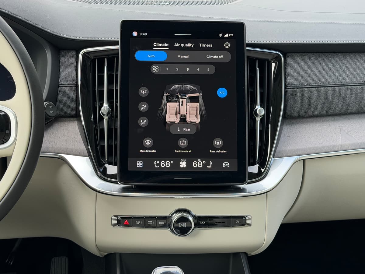 2026 Volvo XC90 plug-in hybrid - Image 13