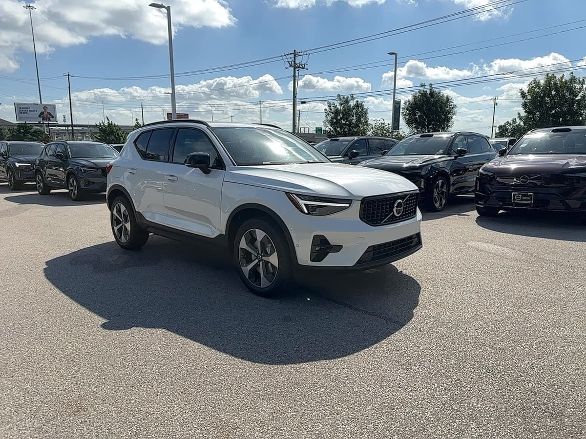 2026 Volvo XC40 - Image 7