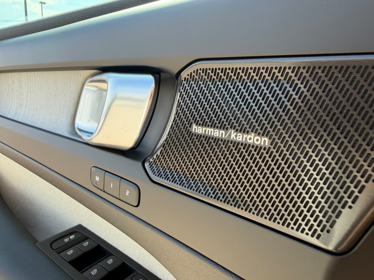 2026 Volvo XC40 - Image 18