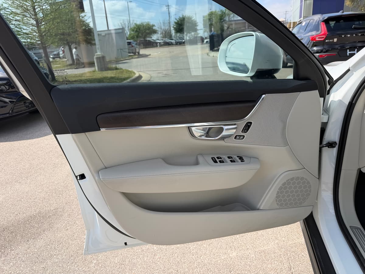 2018 Volvo V90 Cross Country - Image 21