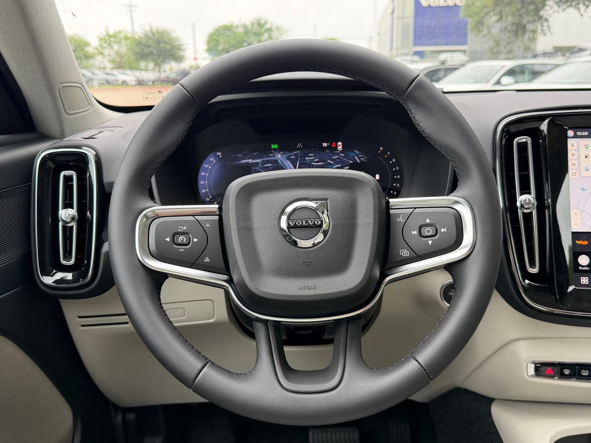 2026 Volvo XC40 - Image 14