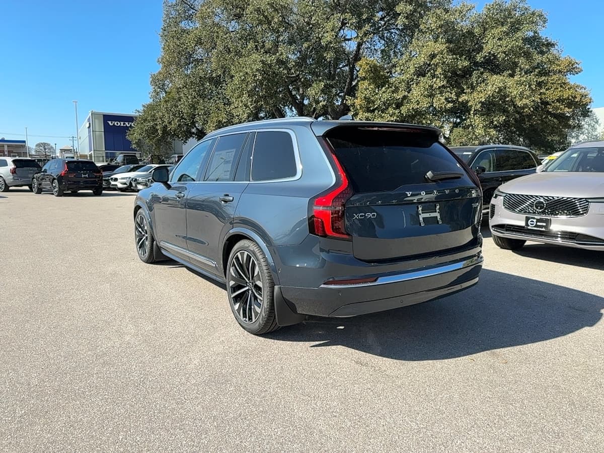 2026 Volvo XC90 plug-in hybrid - Image 4