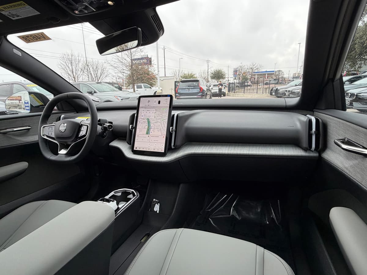 2026 Volvo EX30 Cross Country - Image 10