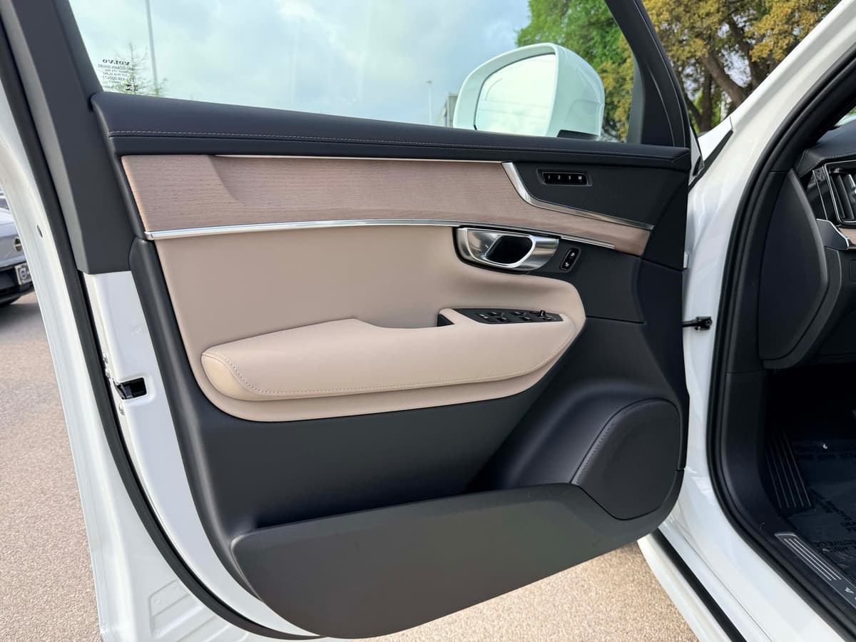 2026 Volvo XC90 - Image 10