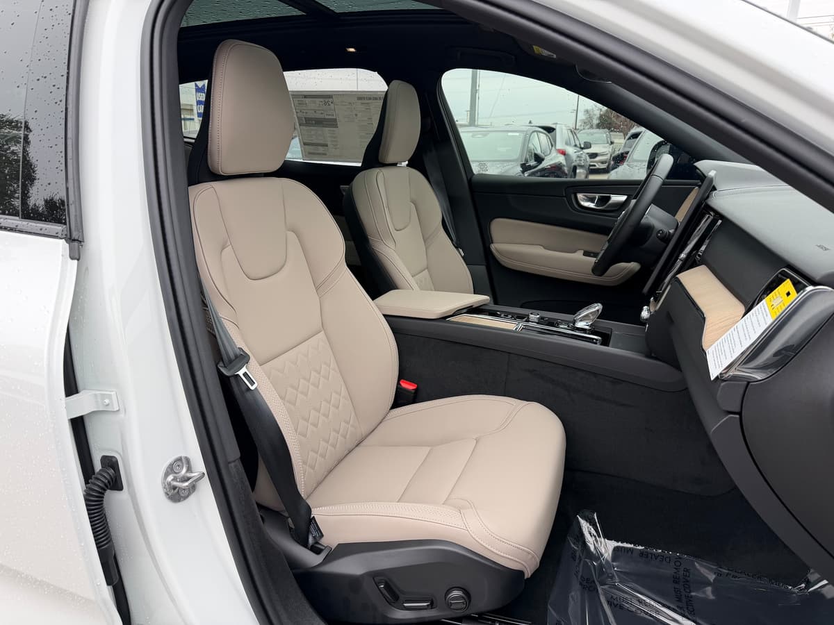 2026 Volvo XC60 - Image 8