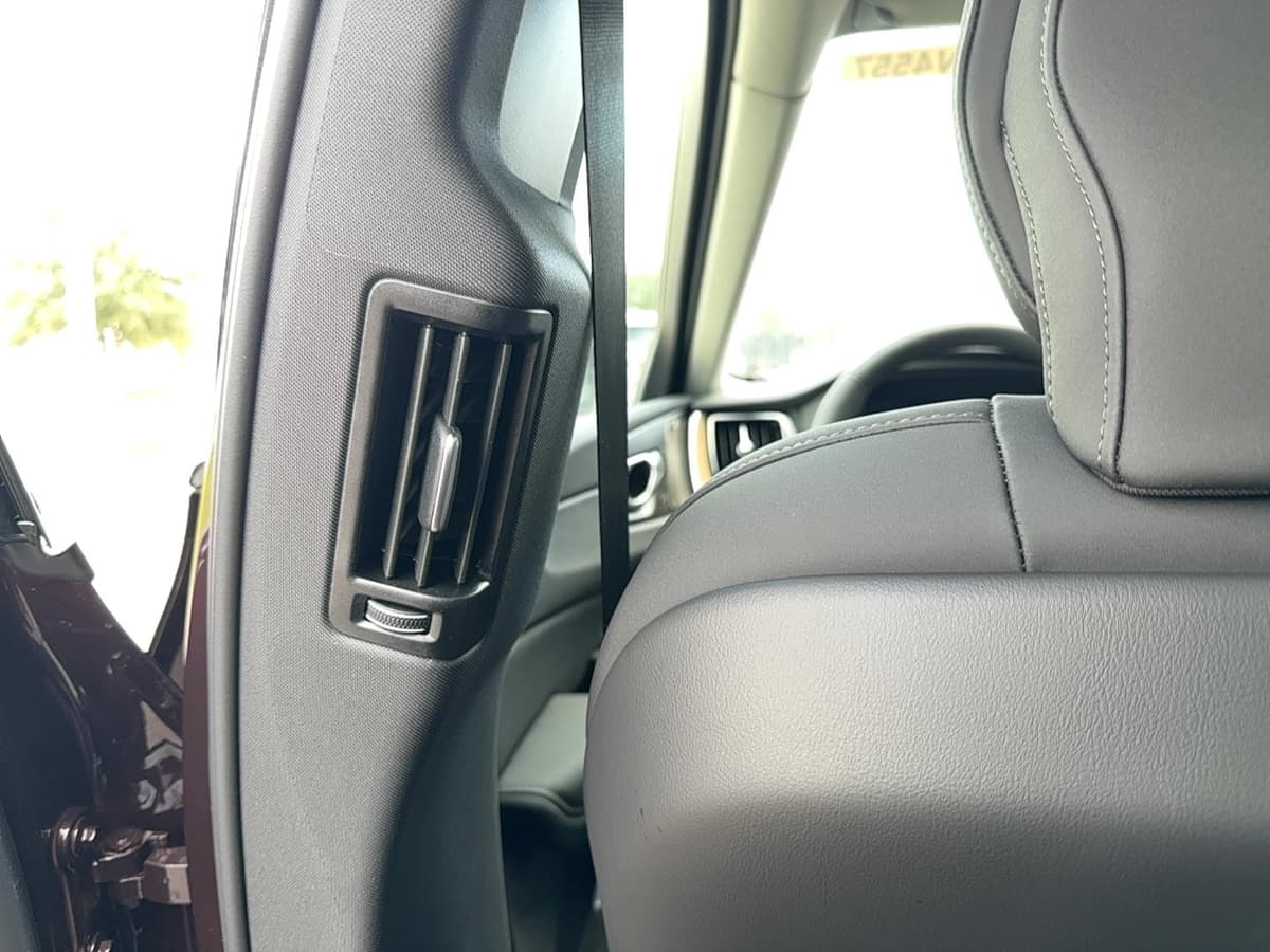 2026 Volvo XC60 - Image 16