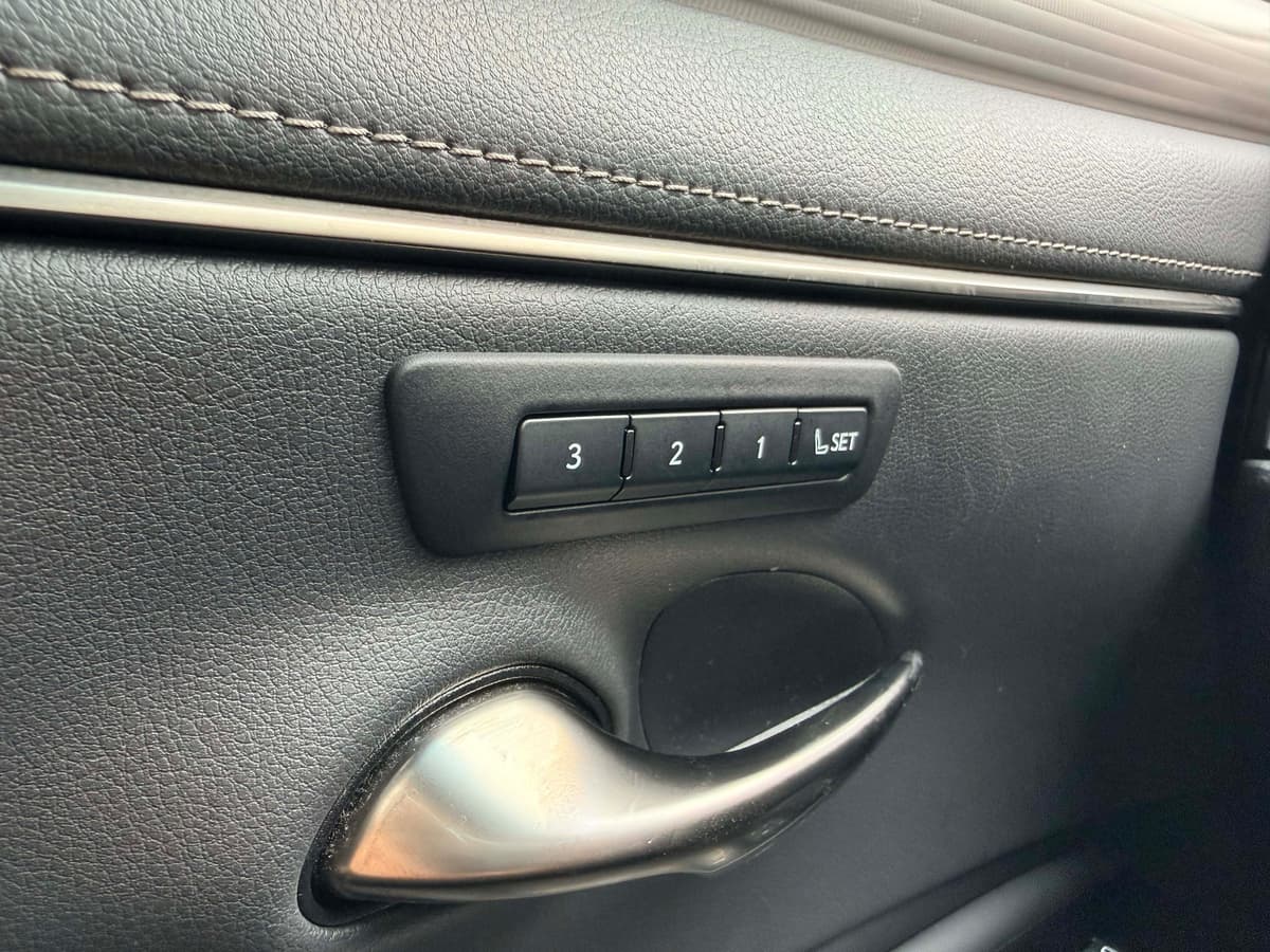 2022 LEXUS ES 350 - Image 16