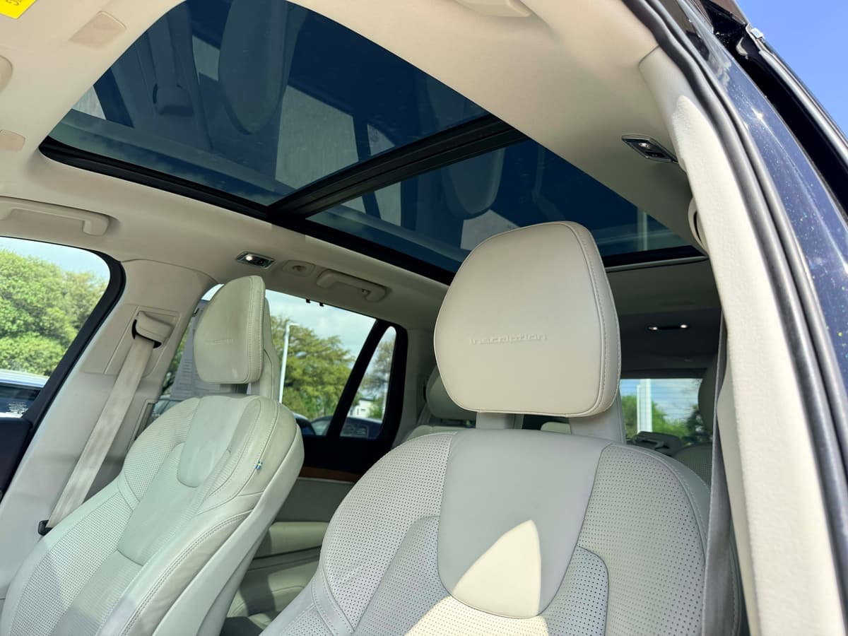 2016 Volvo XC90 Hybrid - Image 13