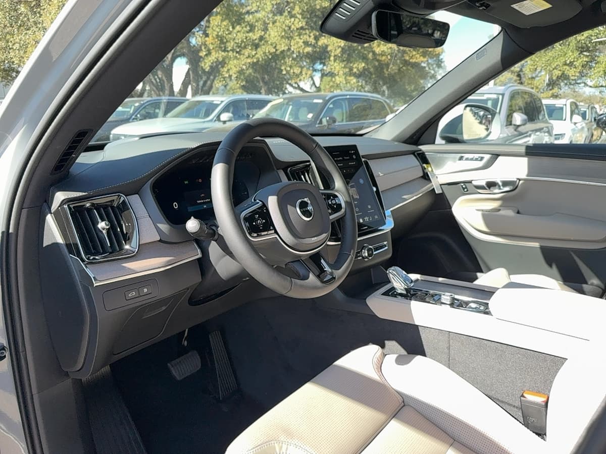 2026 Volvo XC90 plug-in hybrid - Image 11