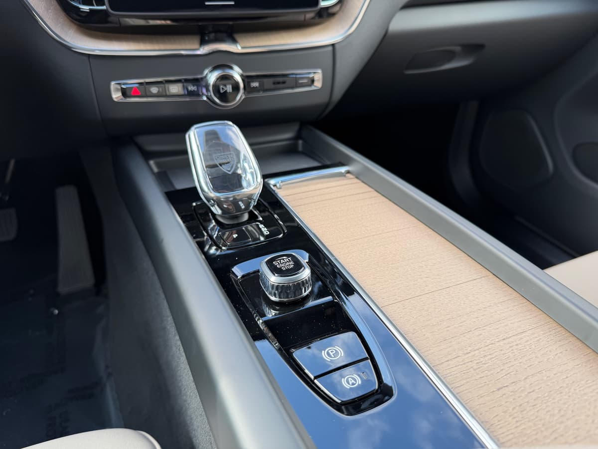 2026 Volvo XC60 - Image 12