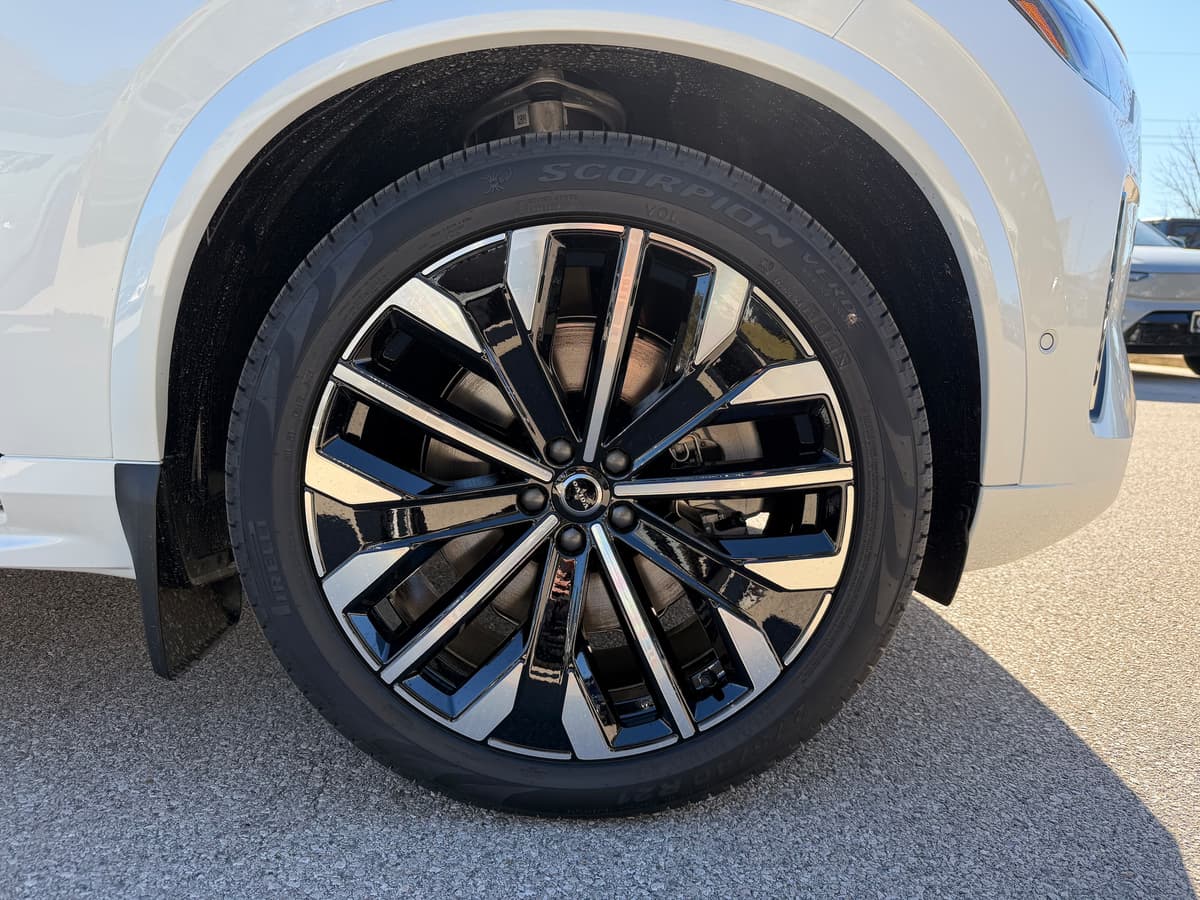 2026 Volvo XC90 plug-in hybrid - Image 7