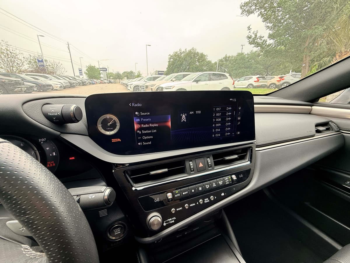 2022 LEXUS ES 350 - Image 20
