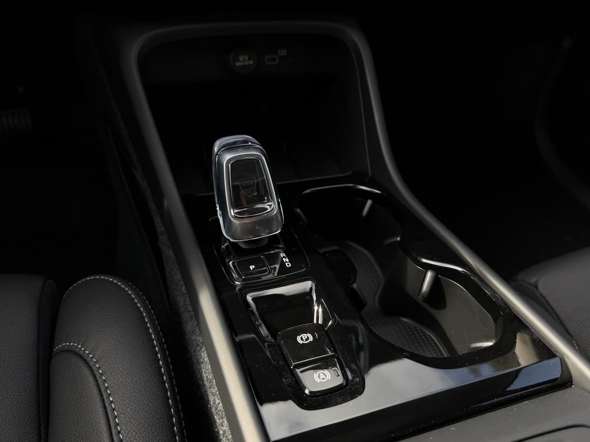 2026 Volvo XC40 - Image 13