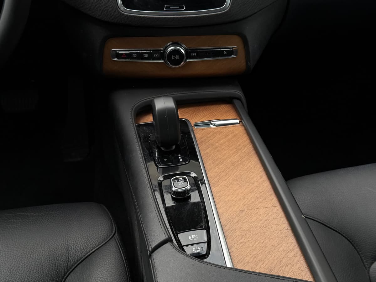 2024 Volvo XC90 plug-in hybrid - Image 16