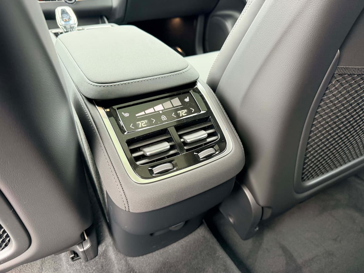 2026 Volvo XC90 - Image 18
