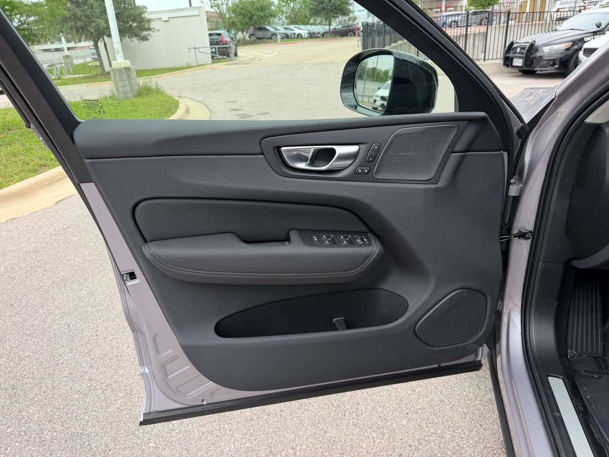 2026 Volvo XC60 - Image 17