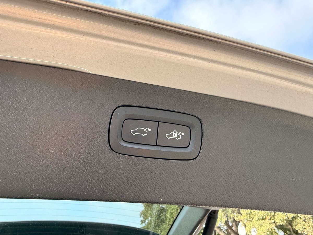 2023 Volvo XC90 Recharge Plug-In Hybrid - Image 26