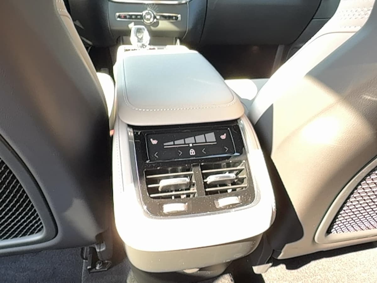 2026 Volvo XC90 - Image 17