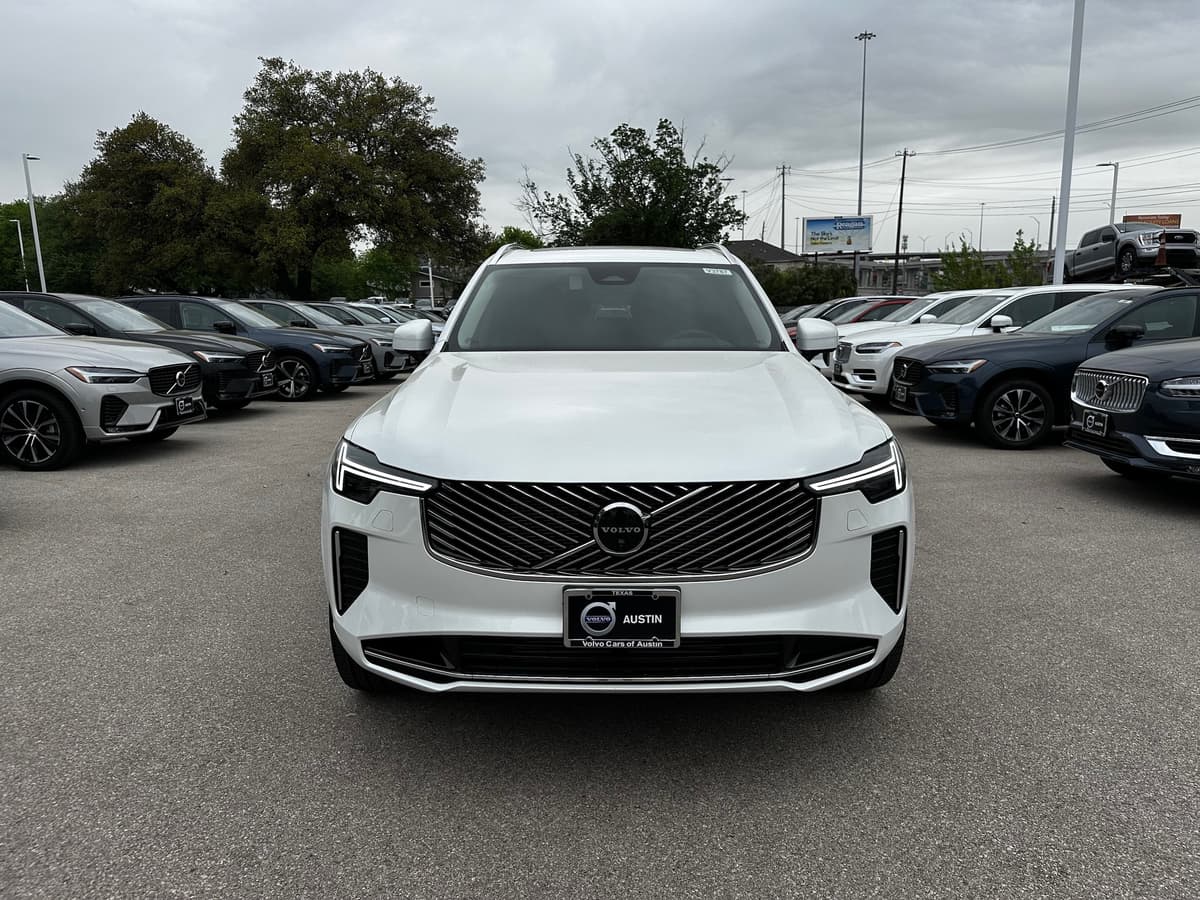 2025 Volvo XC90 plug-in hybrid - Image 6