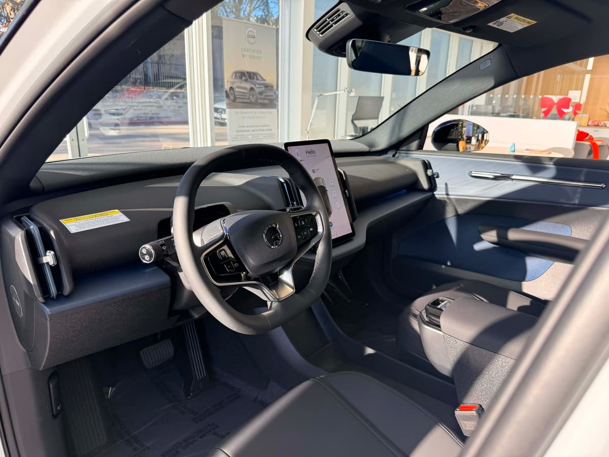 2026 Volvo EX30 - Image 8