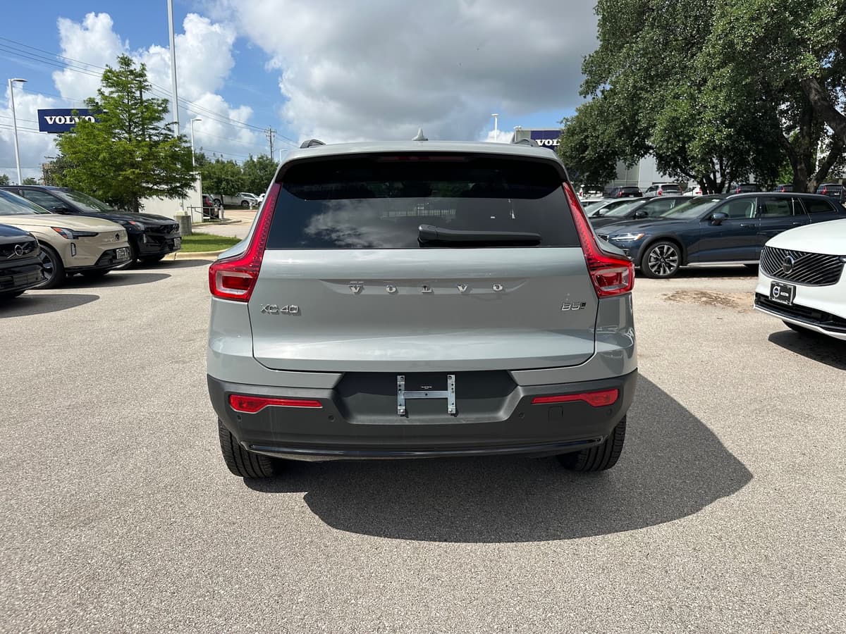 2026 Volvo XC40 - Image 5