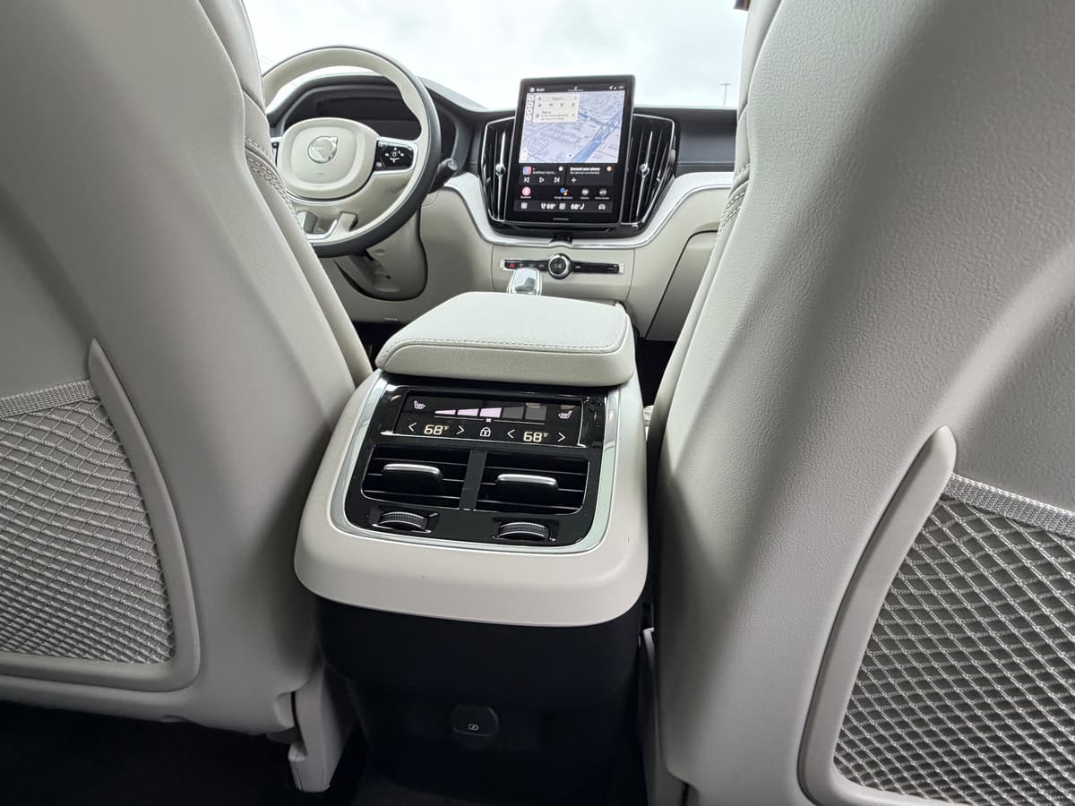 2026 Volvo XC60 - Image 11